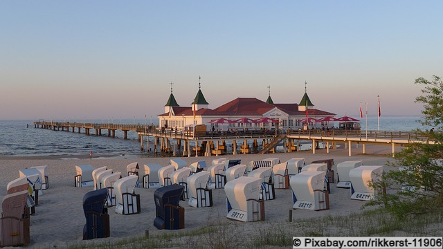 Panoramablick über die Ostsee und die Seebrücke in Ahlbeck