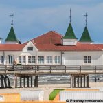 Strandkörbe an der Seebrücke