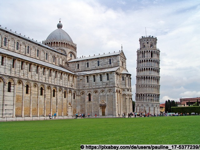 Schiefer Turm an der Kathedrale von Pisa