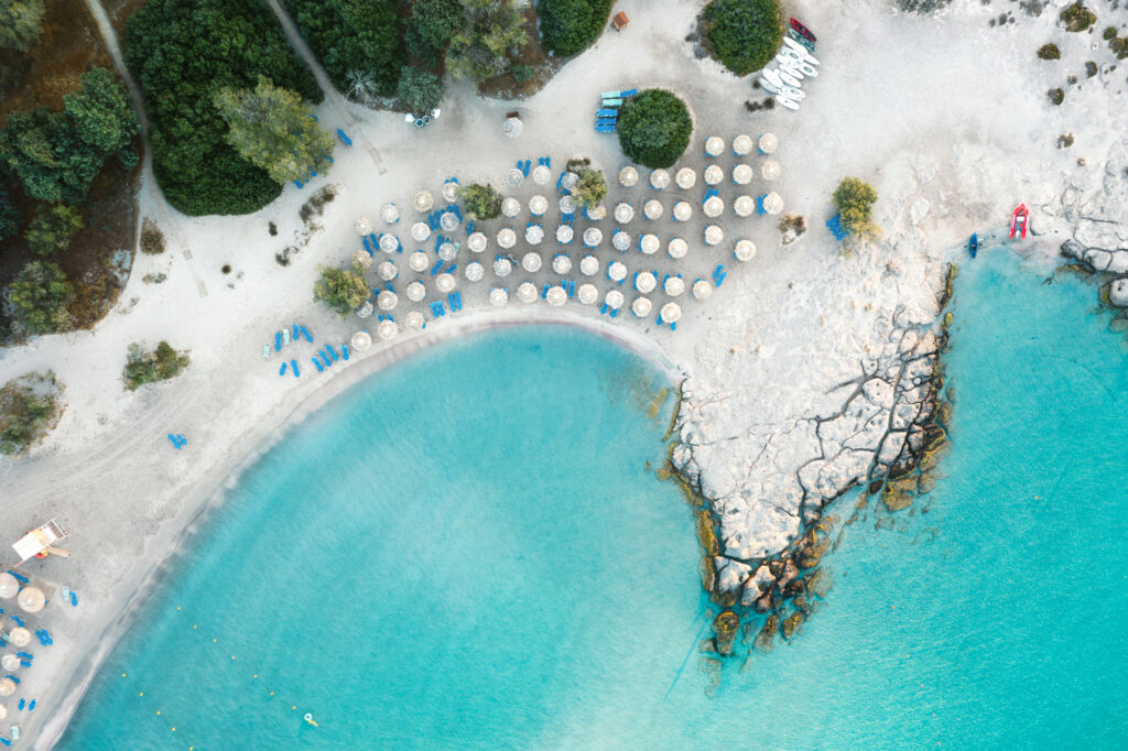 Kleiner Strand mit kristallklarem Wasser in der Lagune von Elafonissi auf Kreta