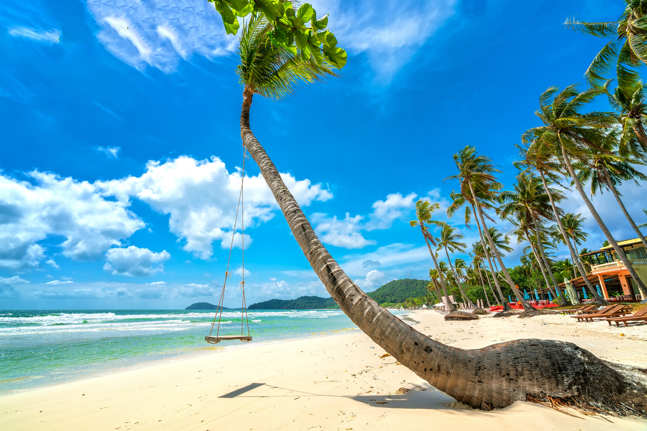 Schaukel an einer Palme am idyllischen Sao Strand auf der Insel Phu Quoc