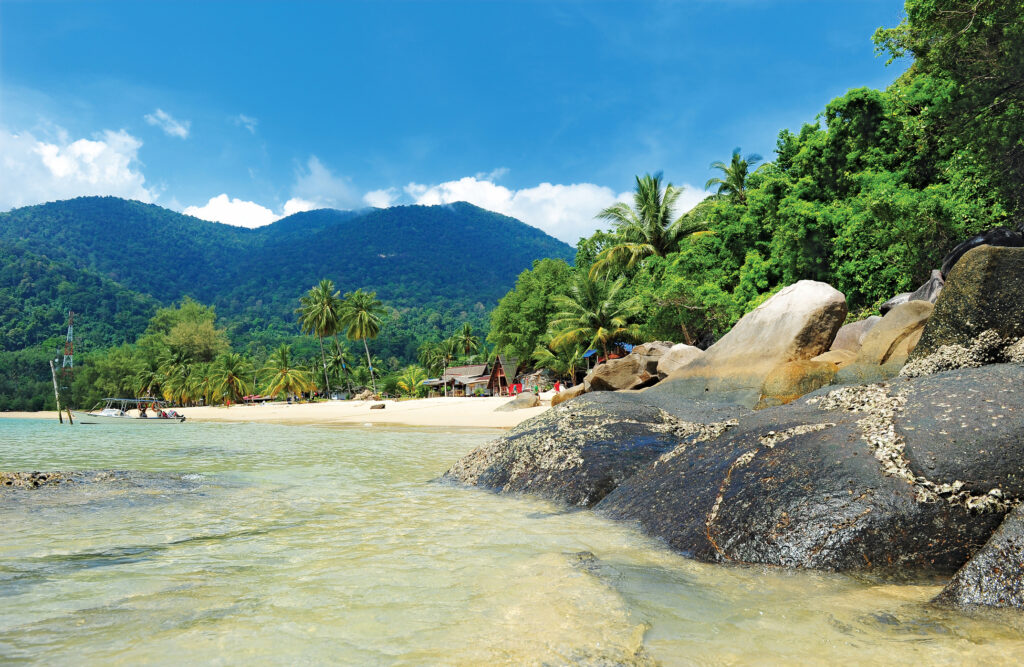 Tioman Island bietet wunderschöne Strände, kristallklares Wasser und viel Natur