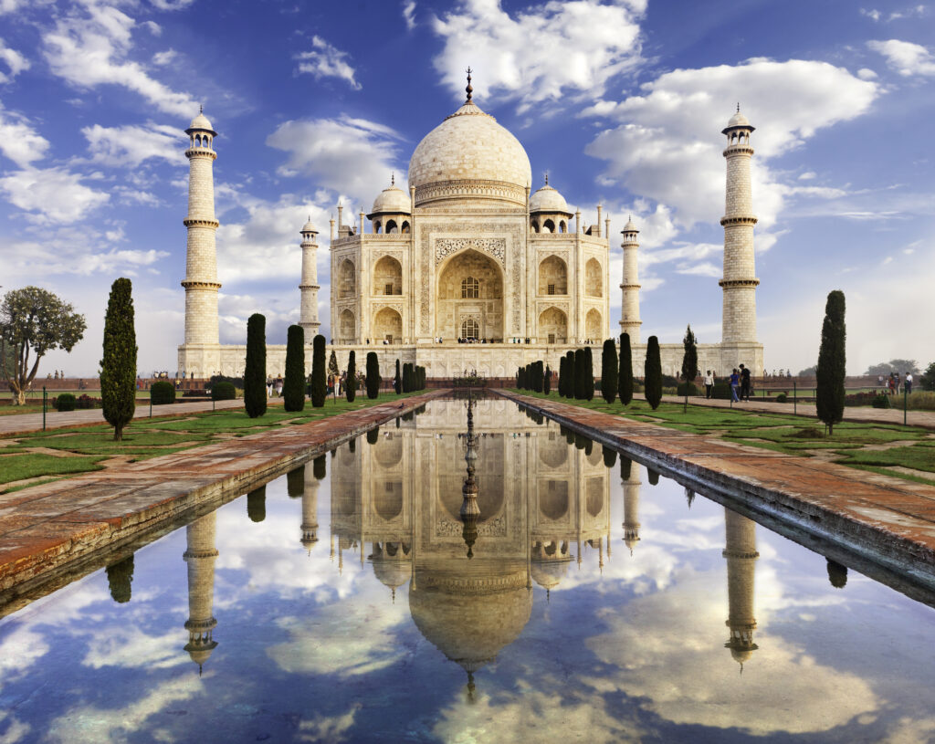 Traumhafter Blick auf den Garten und das Taj Mahal