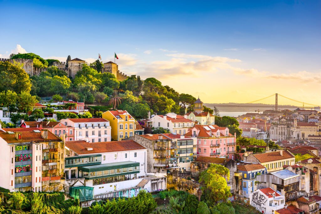 Blick über Lissabon in der Abenddämmerung