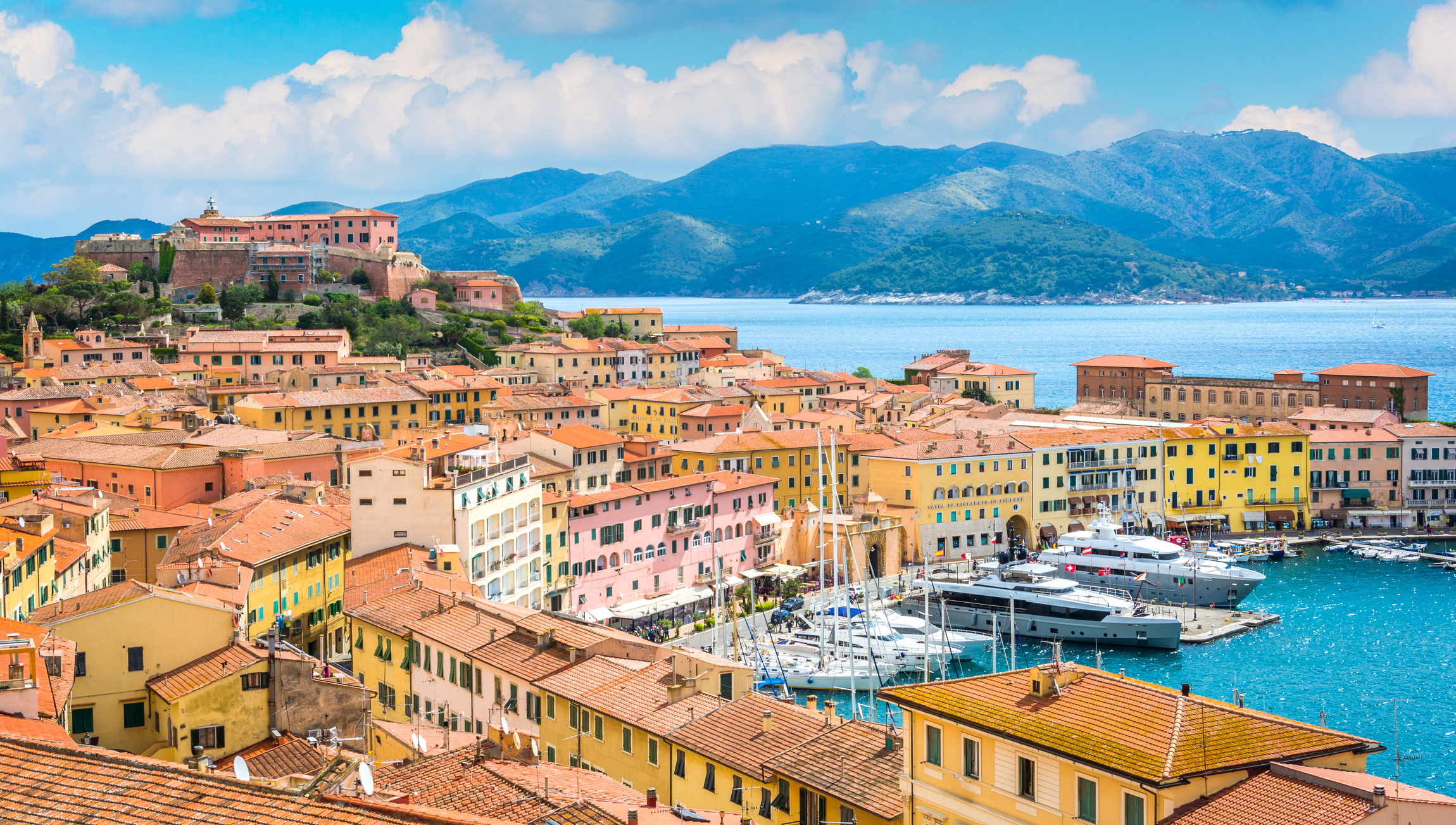 Blick über die Stadt von Portoferraio auf der Insel Elba in der Toskana