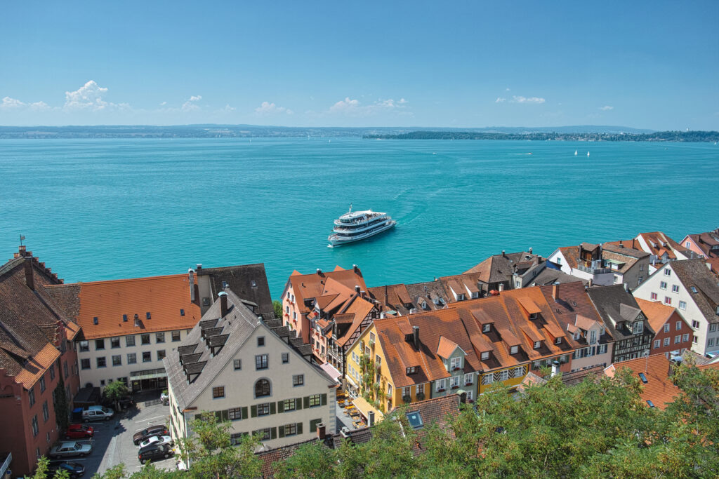 Blick von der Stadt Meersburg zum Bodensee