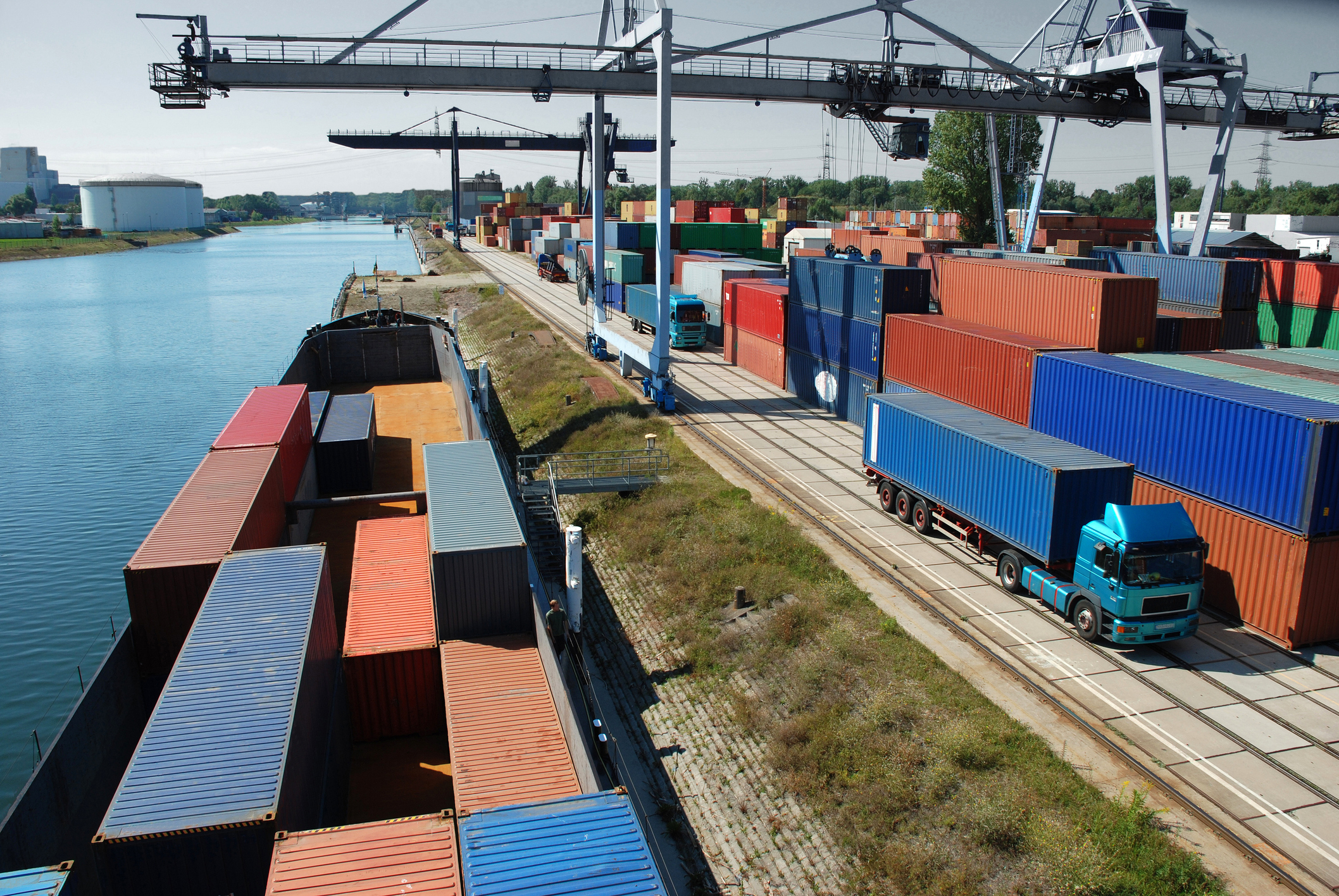 Containerterminal am Rhein in Karlsruhe