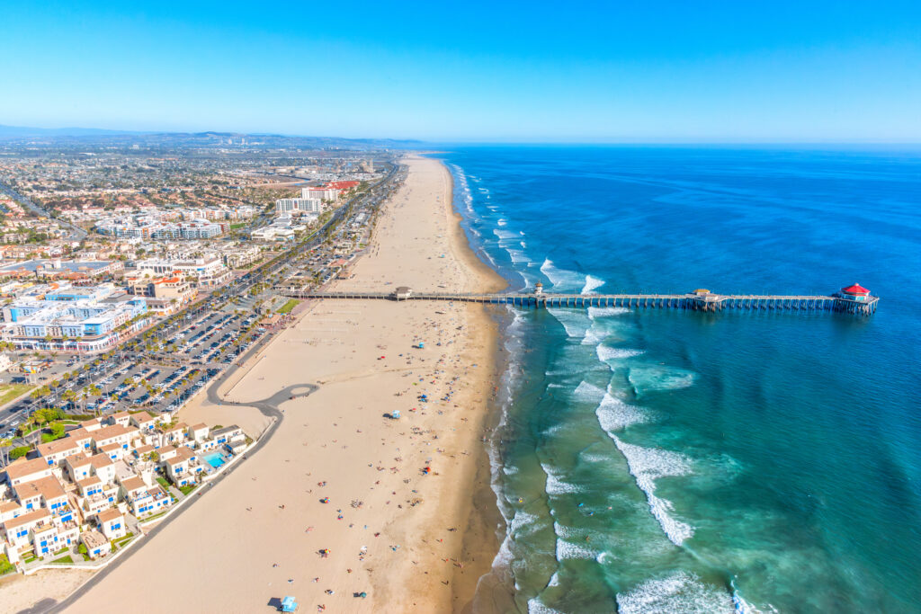 Der Huntington Beach mit seiner Seebrücke in Kalifornien
