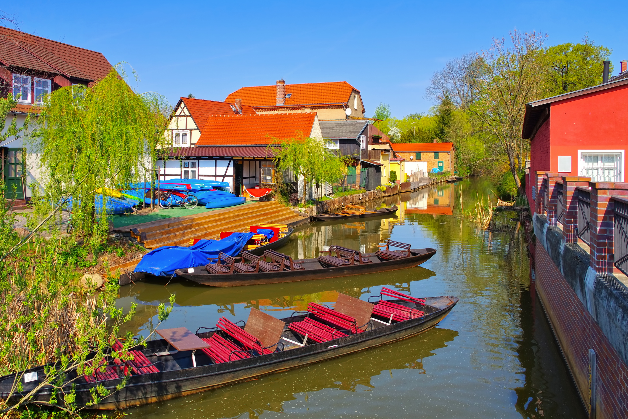 Der Spreewald ist sehr bekannt für seine Kahnfahrten wie hier in Lübbenau