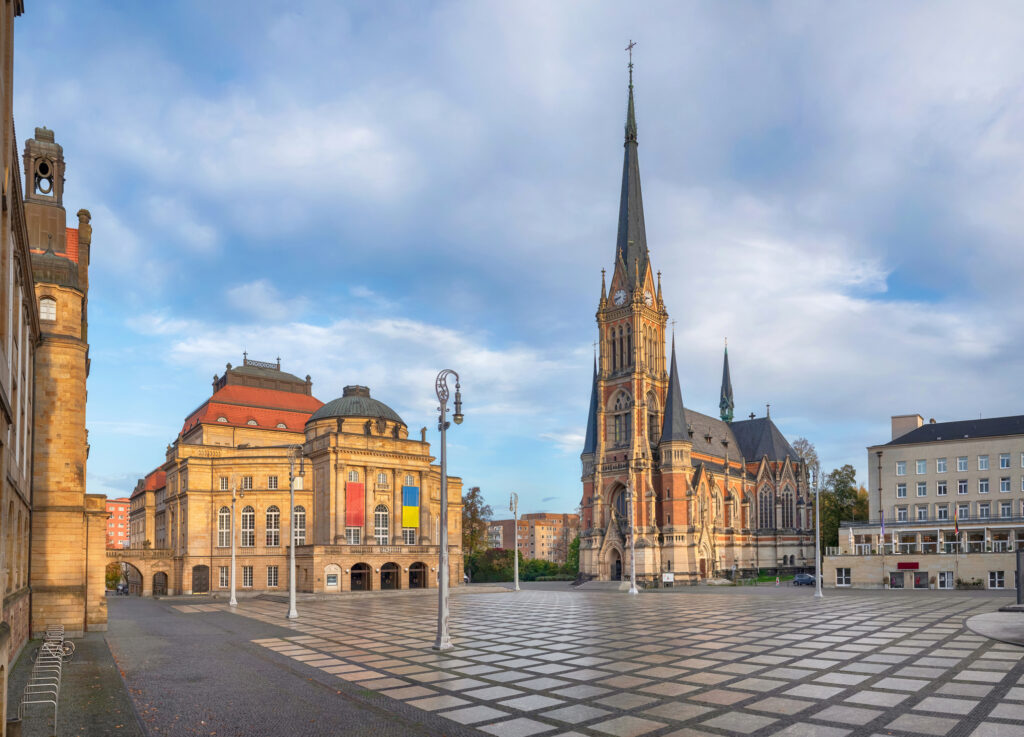 Der Theaterplatz und die Kirche in Chemnitz