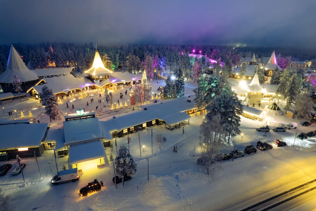 Die Stadt Rovaniemi ist bekannt als die Heimat des Weihnachtsmanns