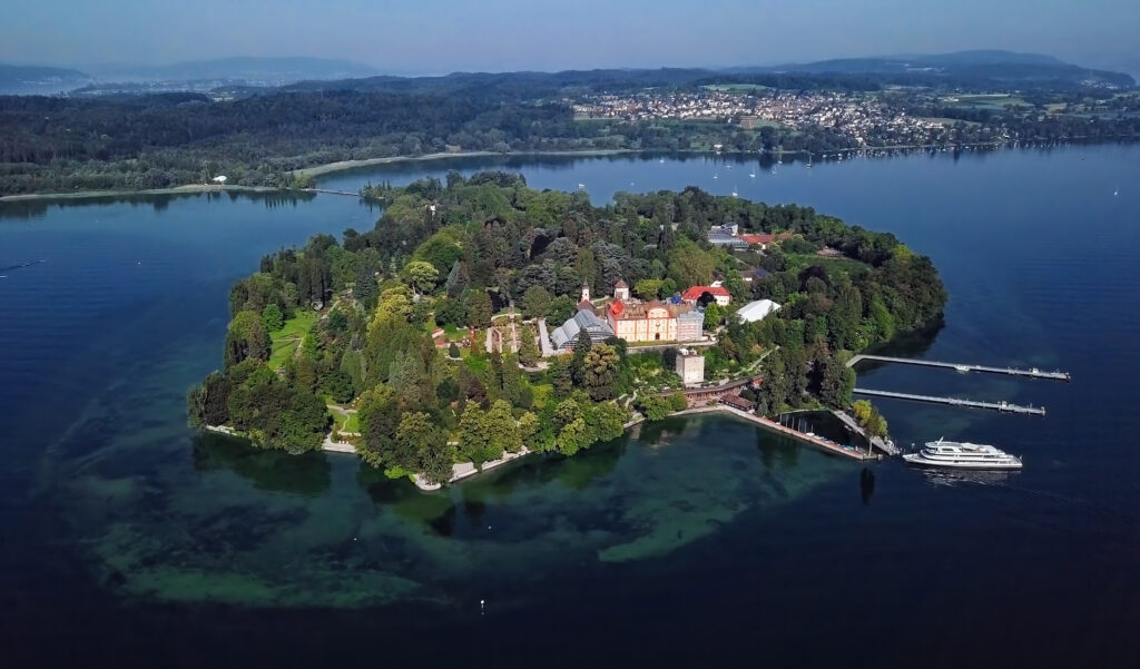 Panoramablick über die Insel Mainau am Bodensee