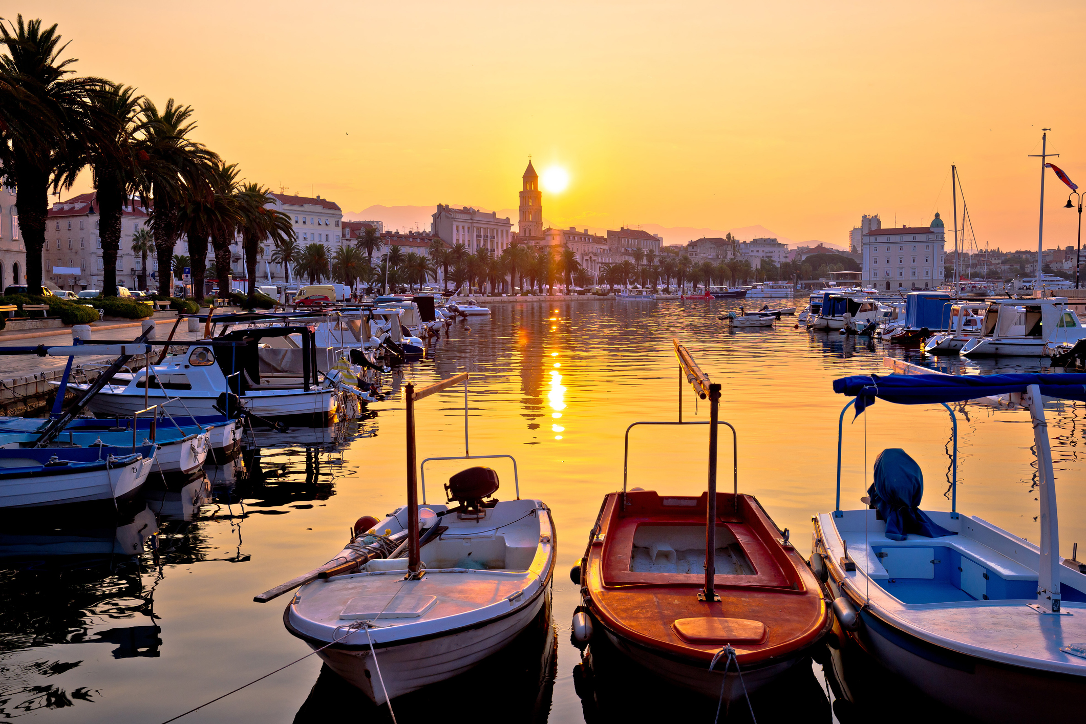 Sonnenaufgang im Hafen von Split