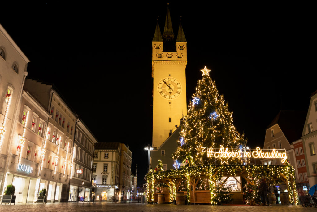 Weihnachtsmarkt in Straubing auf dem Marktplatz