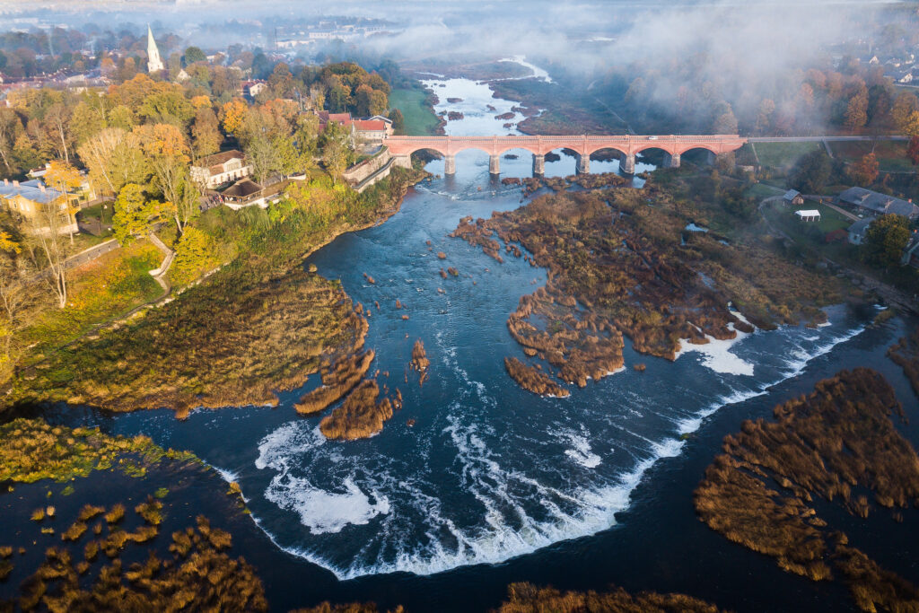 Der Venta-Wasserfall ist der breiteste Wasserfall Europas und liegt in Kuldiga