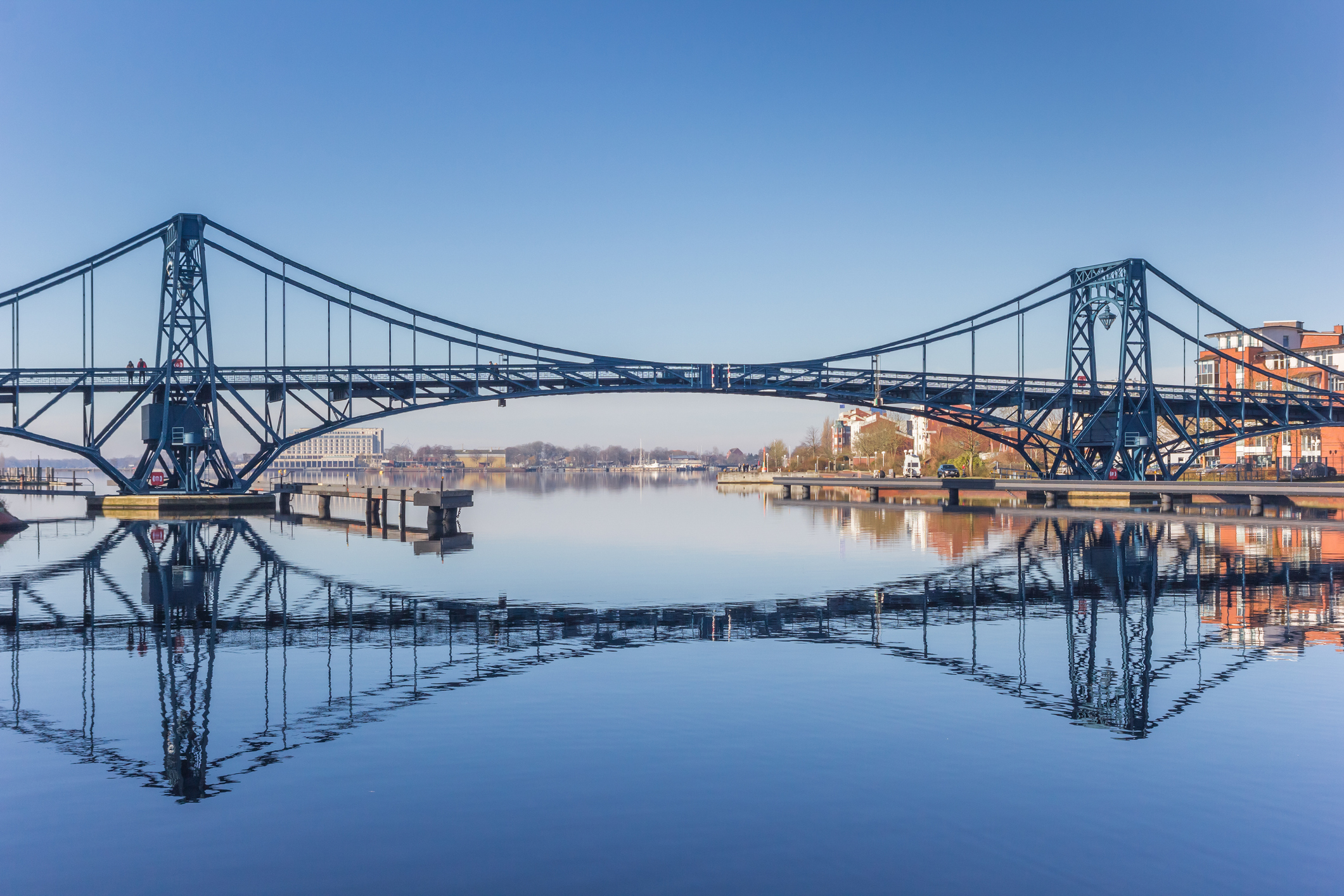 Die Kaiser-Wilhelm-Brücke über den Ems-Jade-Kanal in Wilhelmshaven