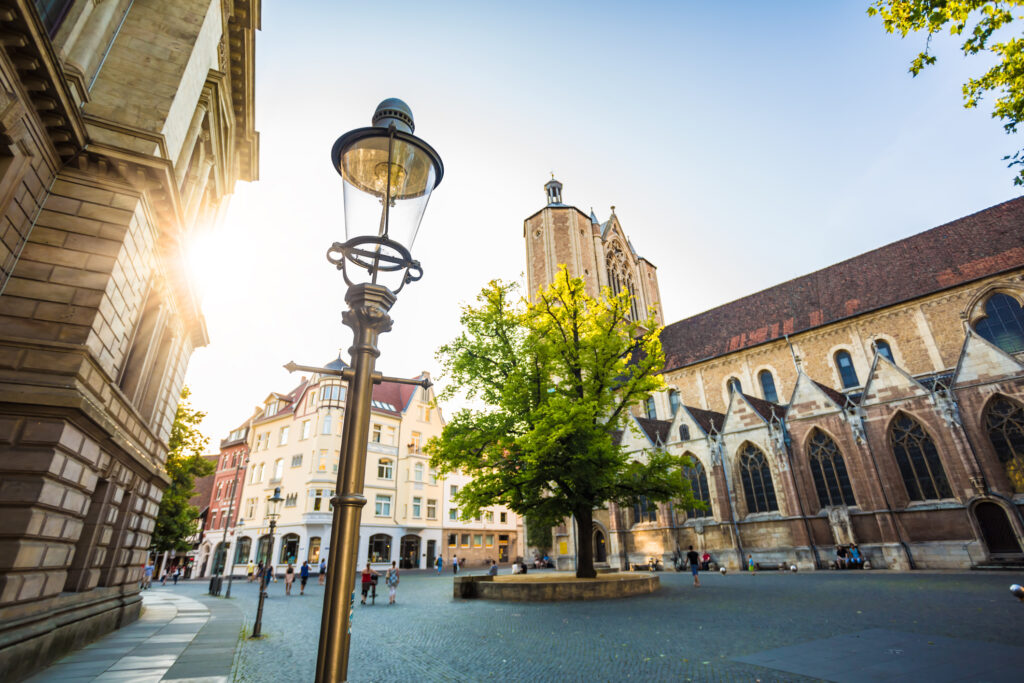 Ein wahres Meisterwerk der Romanik, der Braunschweiger Dom im Zentrum