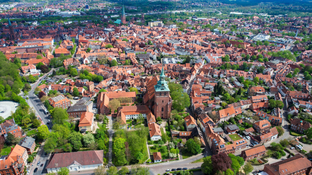 Luftaufnahme der schönen Altstadt von Lüneburg