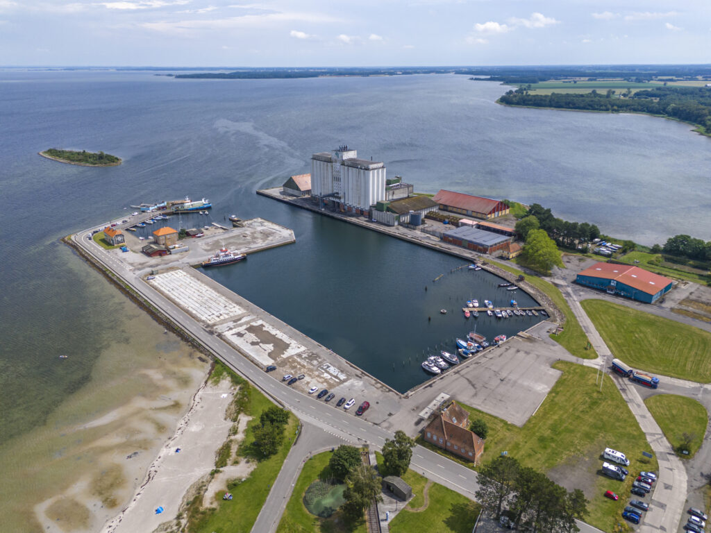 Luftaufnahme vom Bandholm Hafens in Lolland