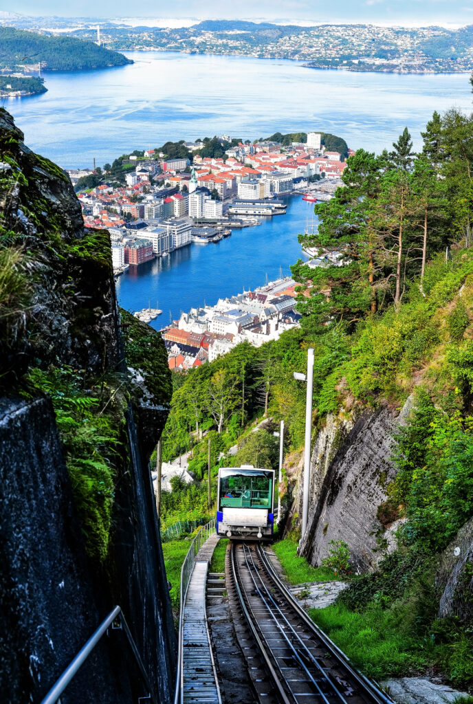 Die Bergbahn in Bergen - Bildnachweis: DEBOVE SOPHIE Stock-Datei-ID: 1195087367 – Lizenz vom: 11.06.2025