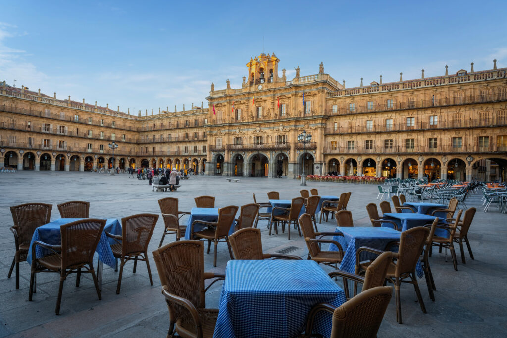 Der Plaza Mayor in Salamanca - Bildnachweis: diegograndi Stock-Datei-ID: 1544043298 – Lizenz vom: 12.06.2025