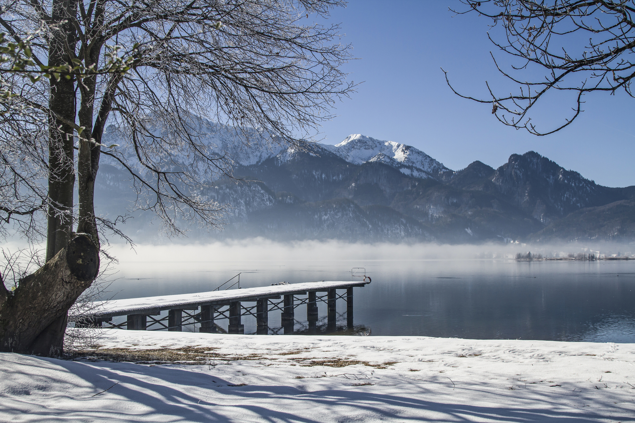 Winterliches Bergpanorama in Kochel am See - Bildnachweis: Tinieder Stock-Datei-ID: 508372078 – Lizenz vom: 11.06.2025