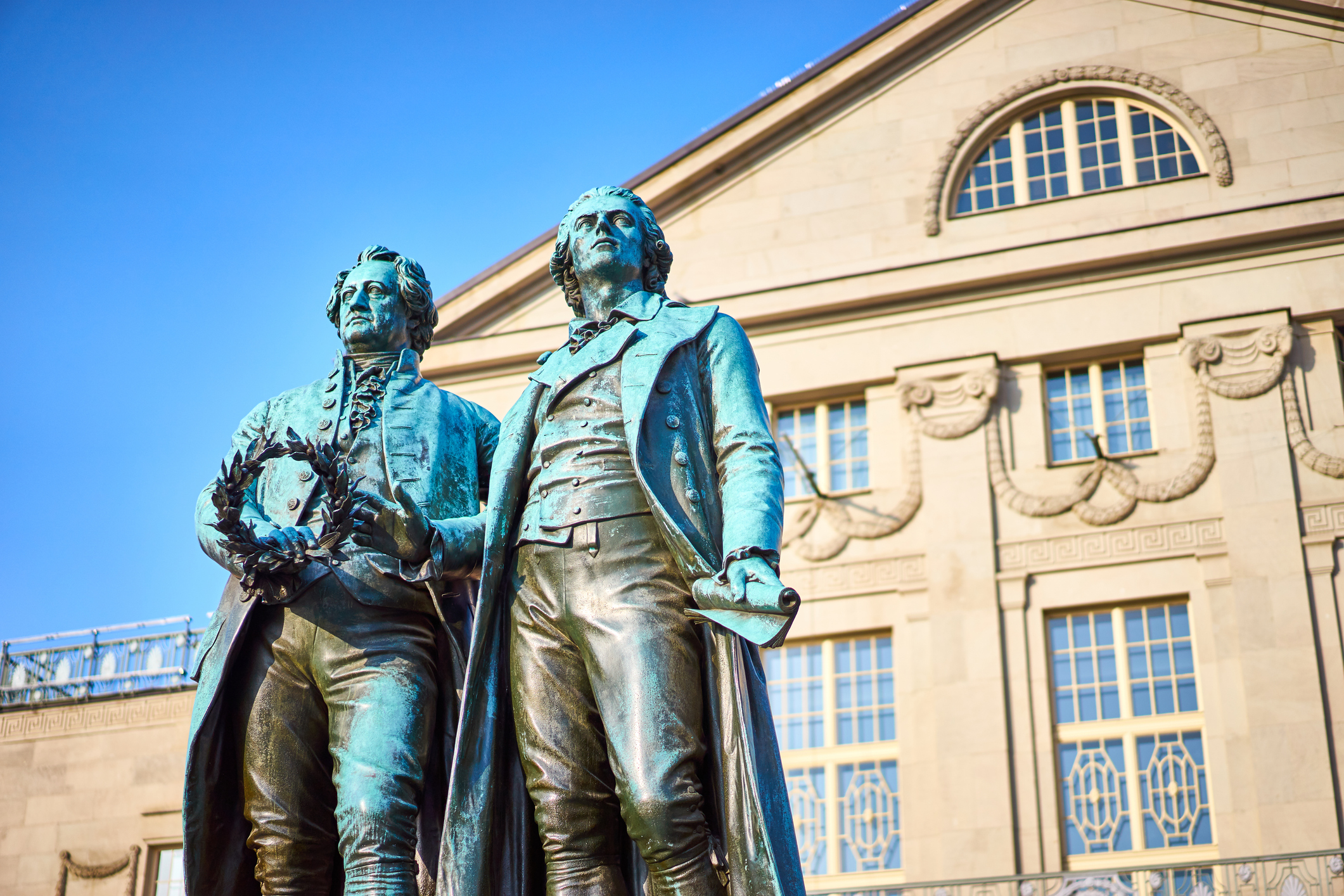 Berühmte Skulptur von Goethe und Schiller in der Stadt Weimar - Bildnachweis: marako85 Stock-Datei-ID: 1006143300 – Lizenz vom: 03.07.2025