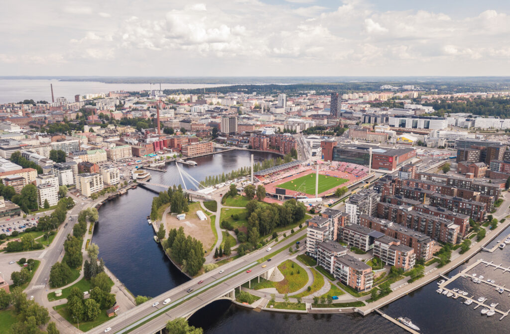 Luftbild von Tampere in Finnland - Bildnachweis: Medvedkov Stock-Datei-ID: 1015443718 – Lizenz vom: 08.07.2025