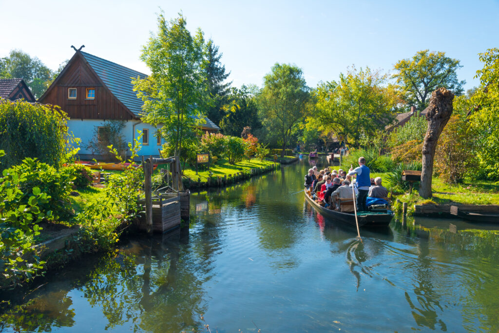 Eine Kahnfahrt im Spreewald - Bildnachweis: Kerrick Stock-Datei-ID: 1047499030 – Lizenz vom: 12.07.2025
