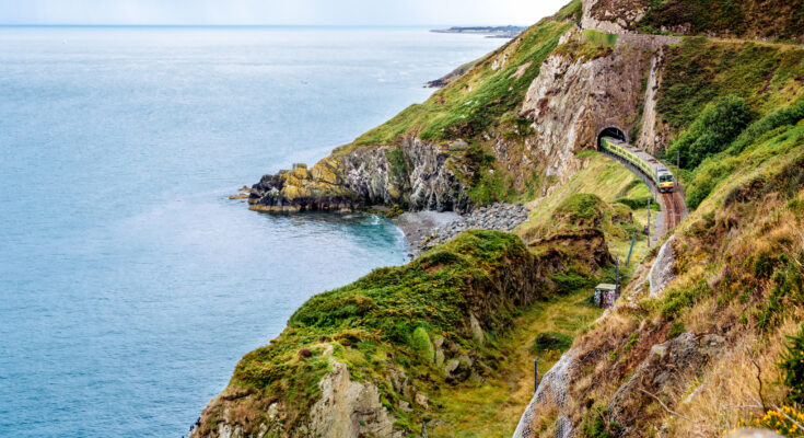 Atemberaubender Blick vom Cliff Walk Bray nach Greystones, Irland - Bildnachweis: Dawid Kalisinski Photography Stock-Datei-ID: 1200384693 – Lizenz vom: 04.07.2025