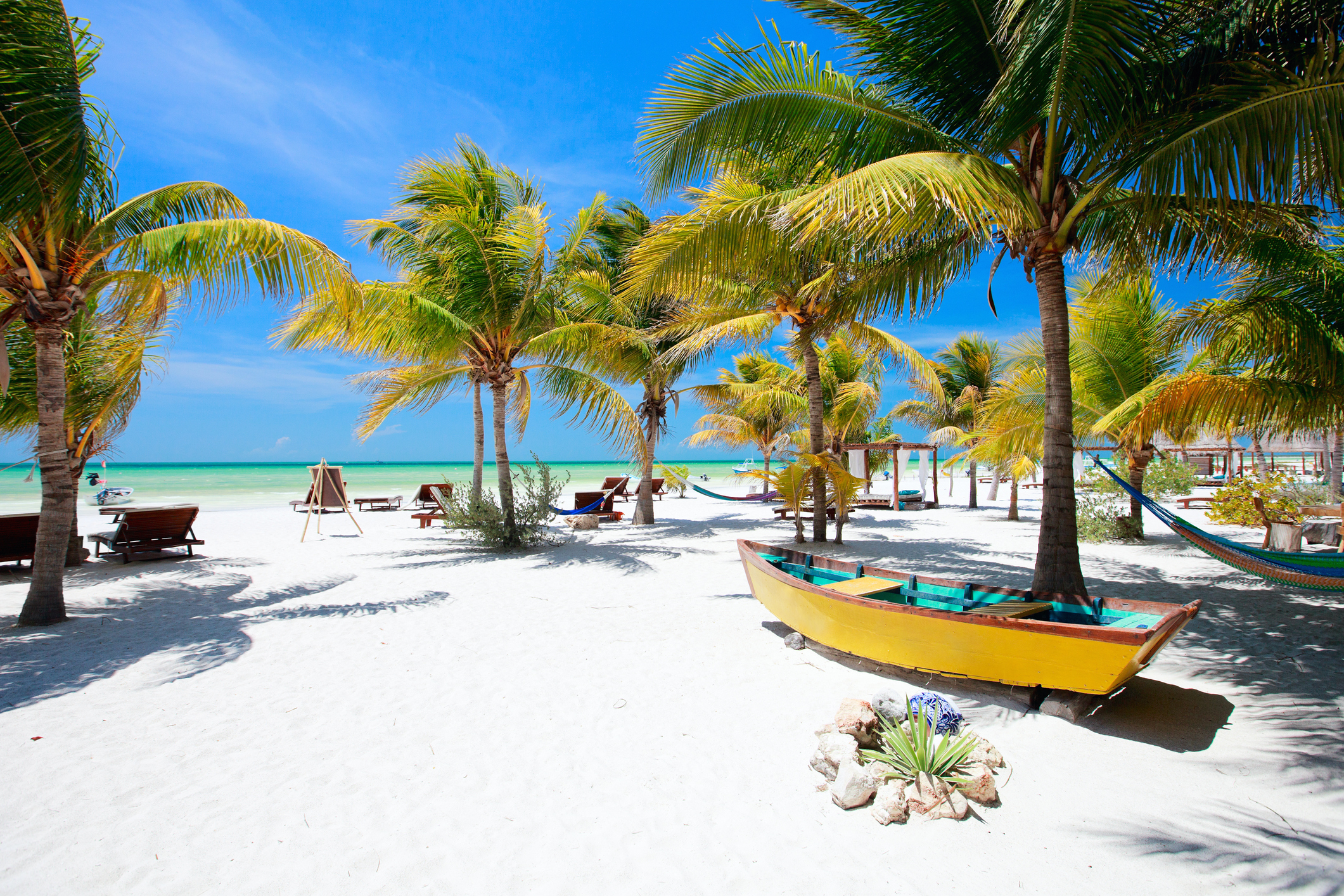 Weißer Sandstrand auf der Insel Isla Holbox - Bildnachweis: shalamov Stock-Datei-ID: 122296464 – Lizenz vom: 03.07.2025