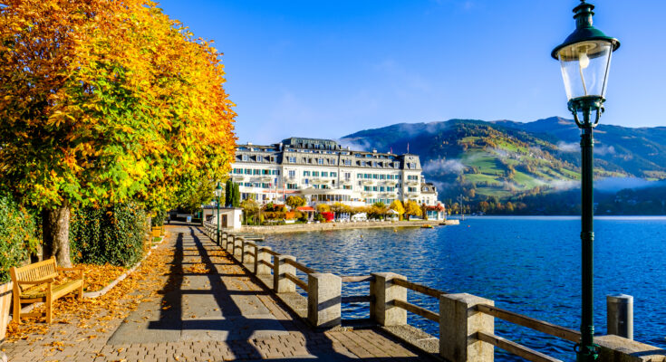 Zell am See in Österreich - Bildnachweis: FooTToo Stock-Datei-ID: 1355336097 – Lizenz vom: 09.07.2025