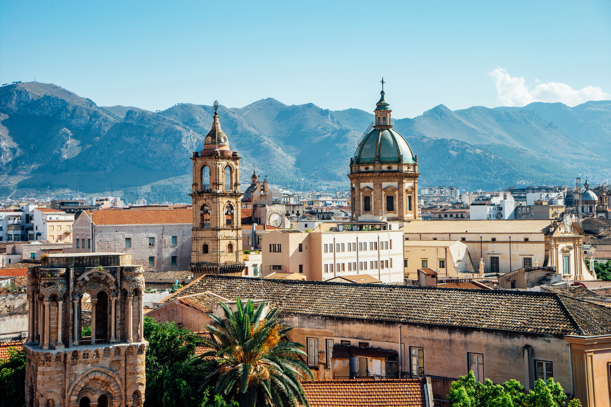 Luftbild über die Stadt Palermo - Bildnachweis: FilippoBacci Stock-Datei-ID: 1364745575 – Lizenz vom: 05.07.2025