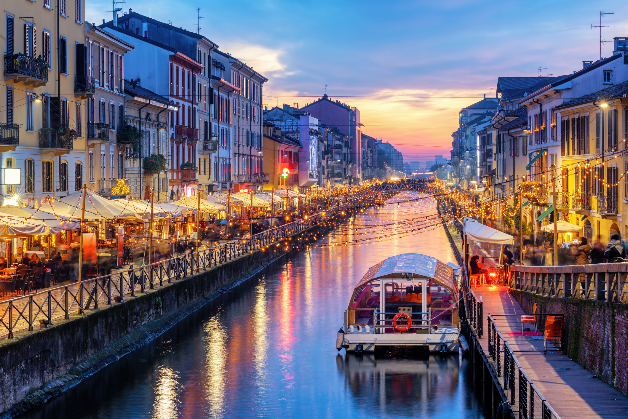 Der Naviglio Grande Kanal in Mailand, Italien - Bildnachweis: Xantana Stock-Datei-ID: 1440344960 – Lizenz vom: 05.07.2025