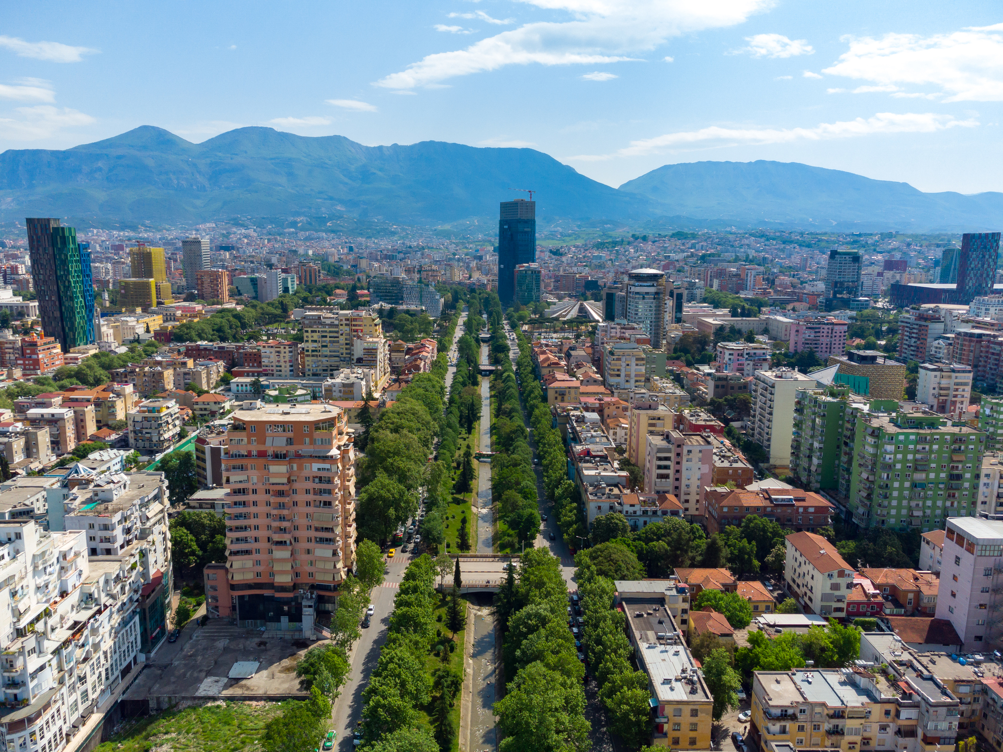Die albanische Hauptstadt Tirana, Albanien - Bildnachweis: Fani Kurti Stock-Datei-ID: 1446738150 – Lizenz vom: 04.07.2025