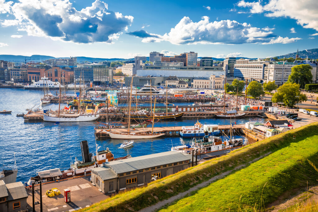 Blick auf den Hafen und die Stadt Oslo - Bildnachweis: xbrchx Stock-Datei-ID: 1447503971 – Lizenz vom: 09.07.2025