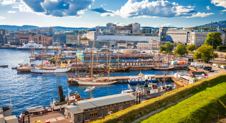 Blick auf den Hafen und die Stadt Oslo - Bildnachweis: xbrchx Stock-Datei-ID: 1447503971 – Lizenz vom: 09.07.2025