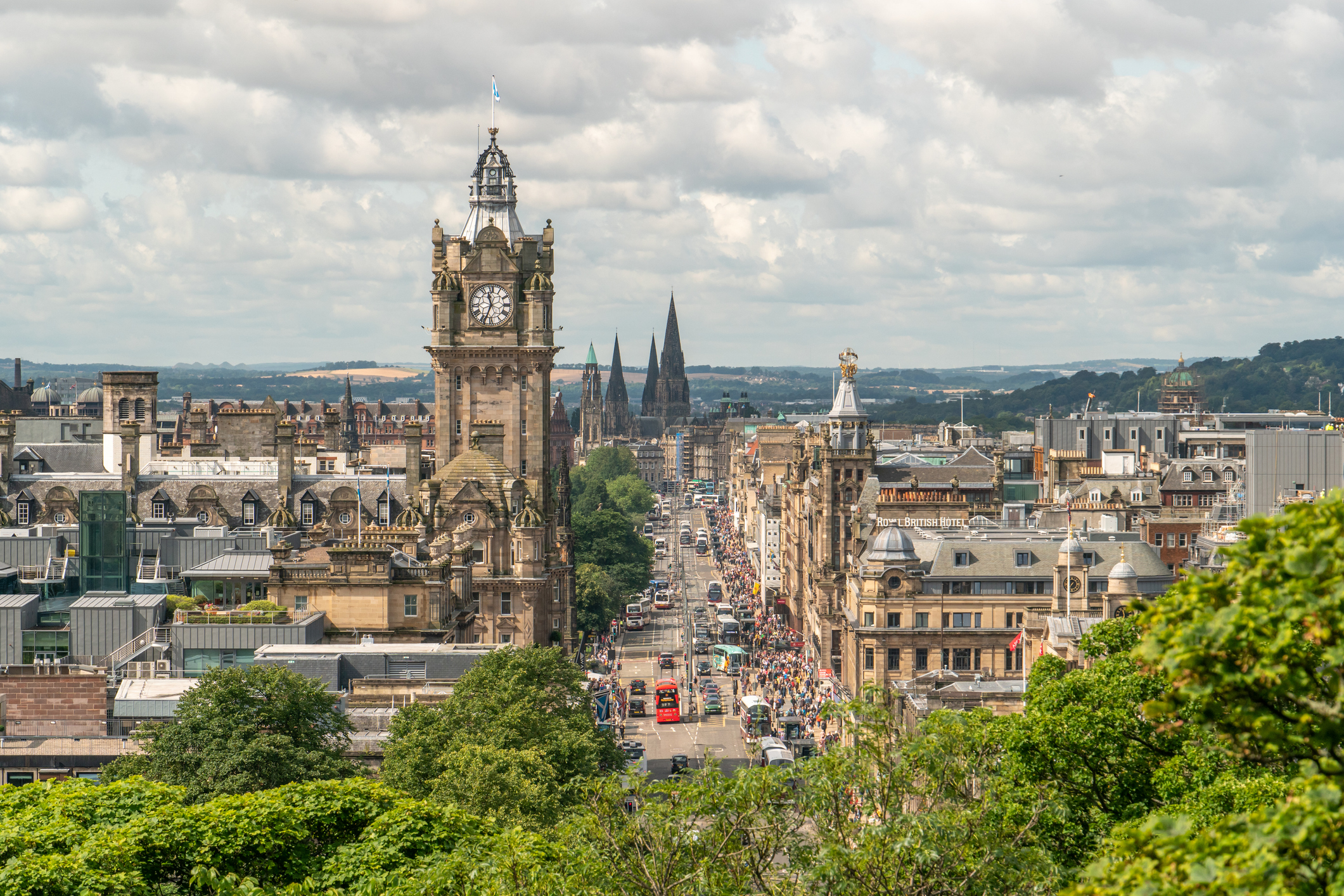 Blick über die Stadt Edinburgh in Schottland - Bildnachweis: Byjeng Stock-Datei-ID: 1491333413 – Lizenz vom: 08.07.2025