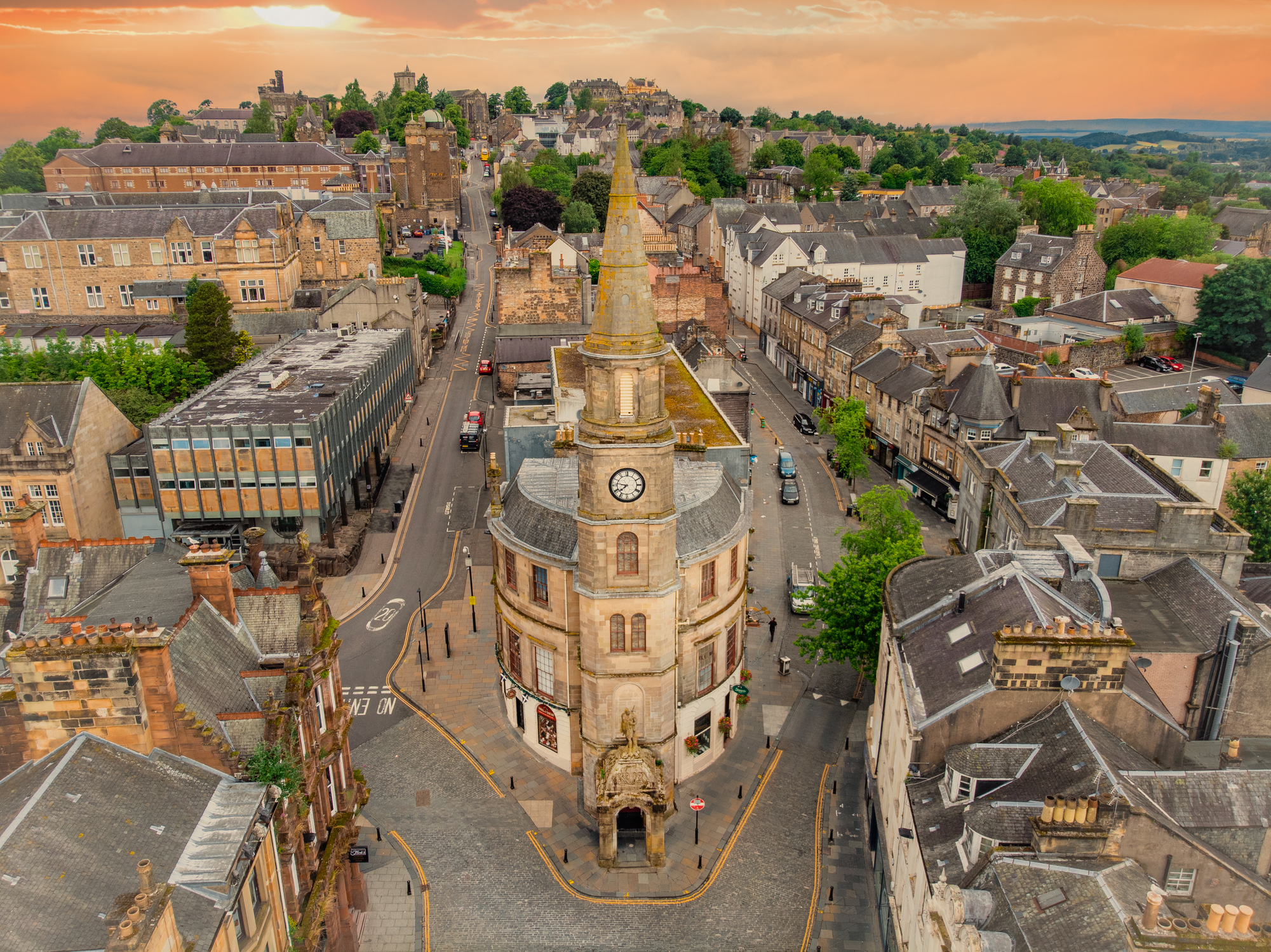 Die Kings Street in Stirling, Schottland - Bildnachweis: Fraser MacDonald Stock-Datei-ID: 1695295947 – Lizenz vom: 08.07.2025