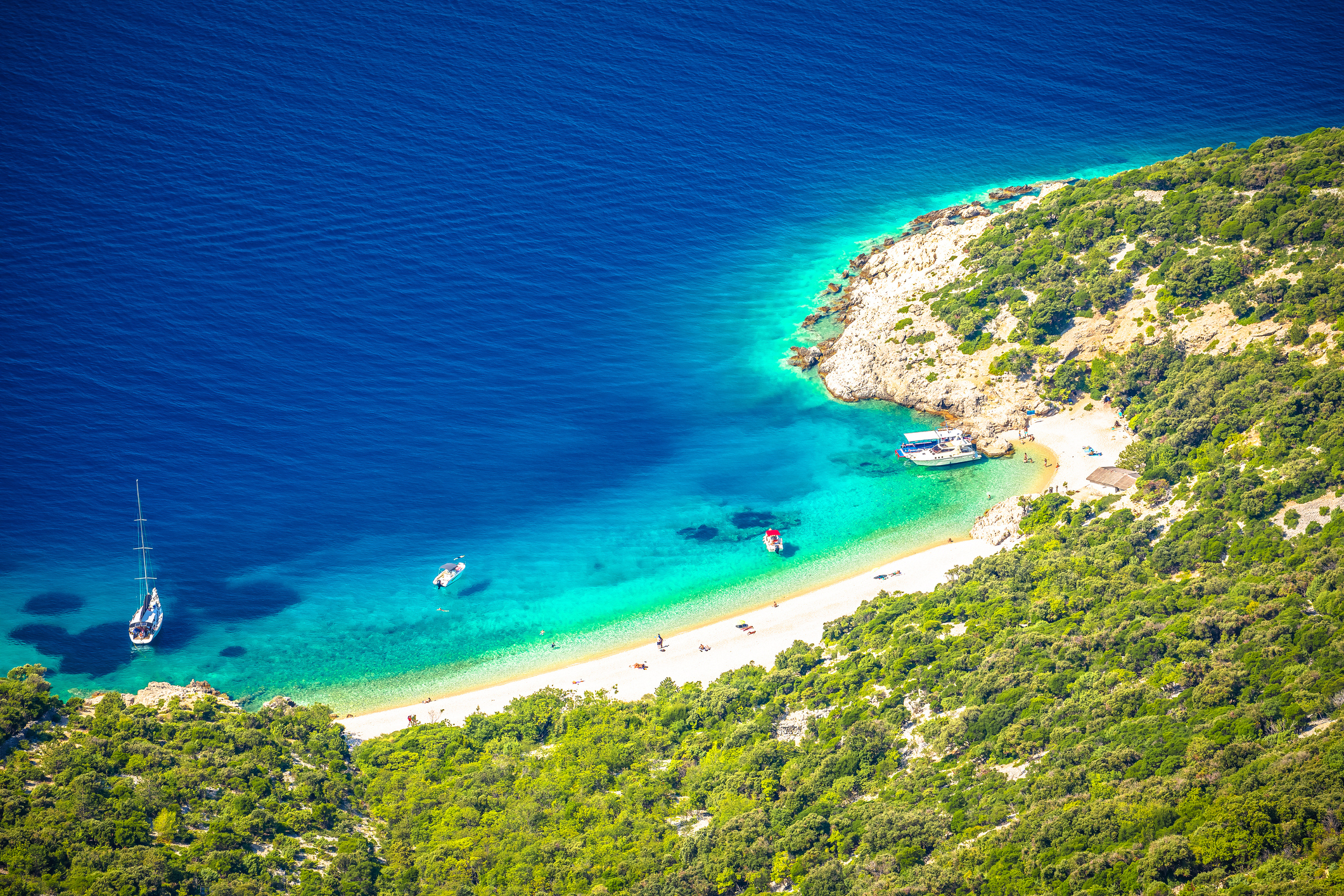 Paradiesischer Strand auf der Insel Cres - Bildnachweis: xbrchx Stock-Datei-ID: 1790583486 – Lizenz vom: 02.07.2025