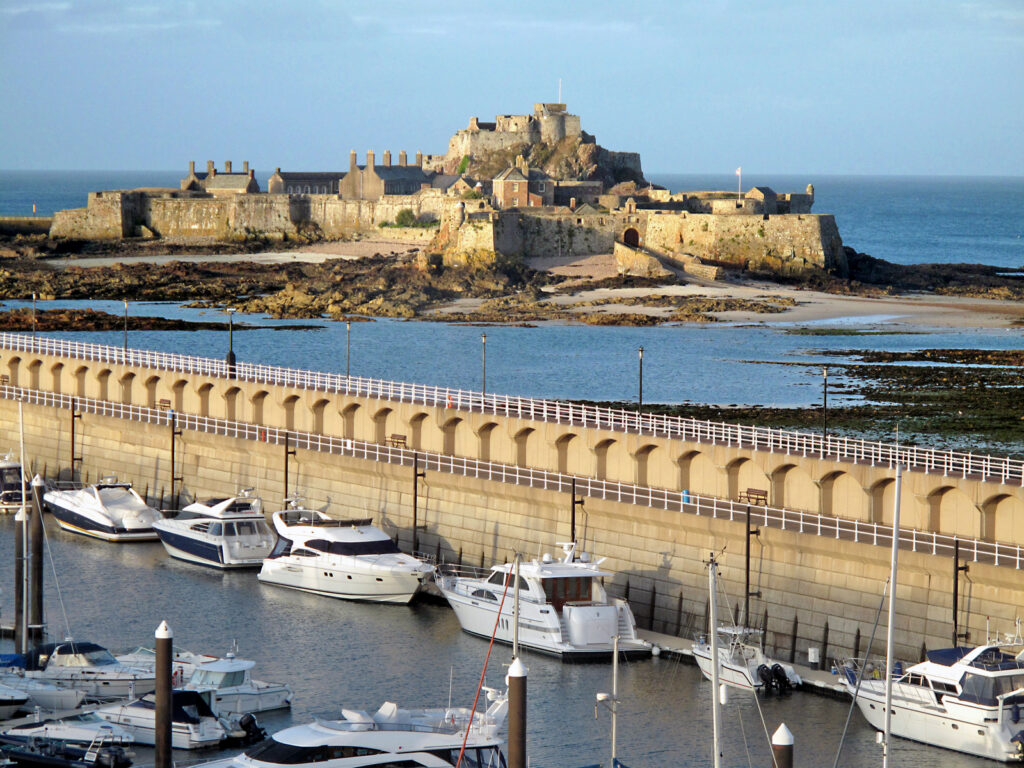 Das Elizabeth Castle auf Jersey - Bildnachweis: Maxian Stock-Datei-ID: 182188892 – Lizenz vom: 08.07.2025