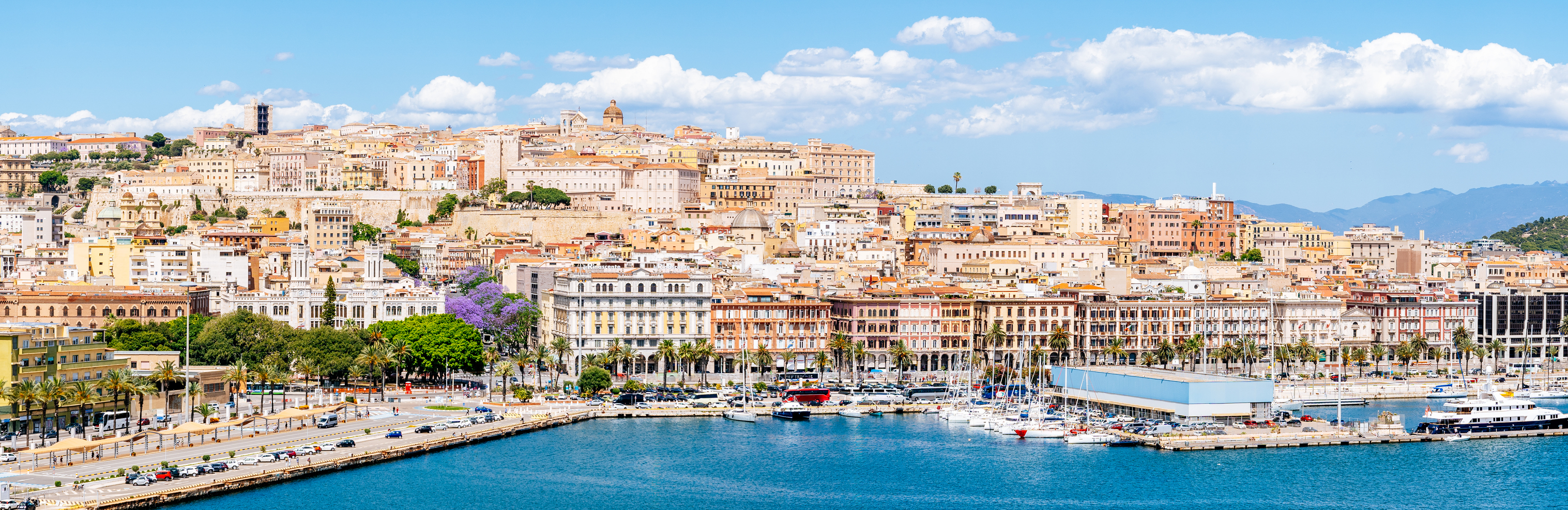 Spektakulärer Blick über Cagliari, Sardinien - Bildnachweis: Andrey Danilovich Stock-Datei-ID: 2158598240 – Lizenz vom: 04.07.2025