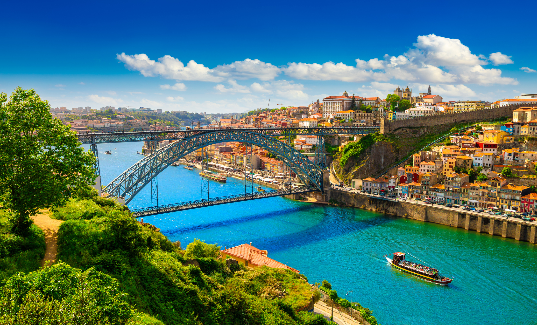Die Brücke Ponte Dom Luís I in Porto - Bildnachweis: Aleh Varanishcha Stock-Datei-ID: 2159796175 – Lizenz vom: 09.07.2025