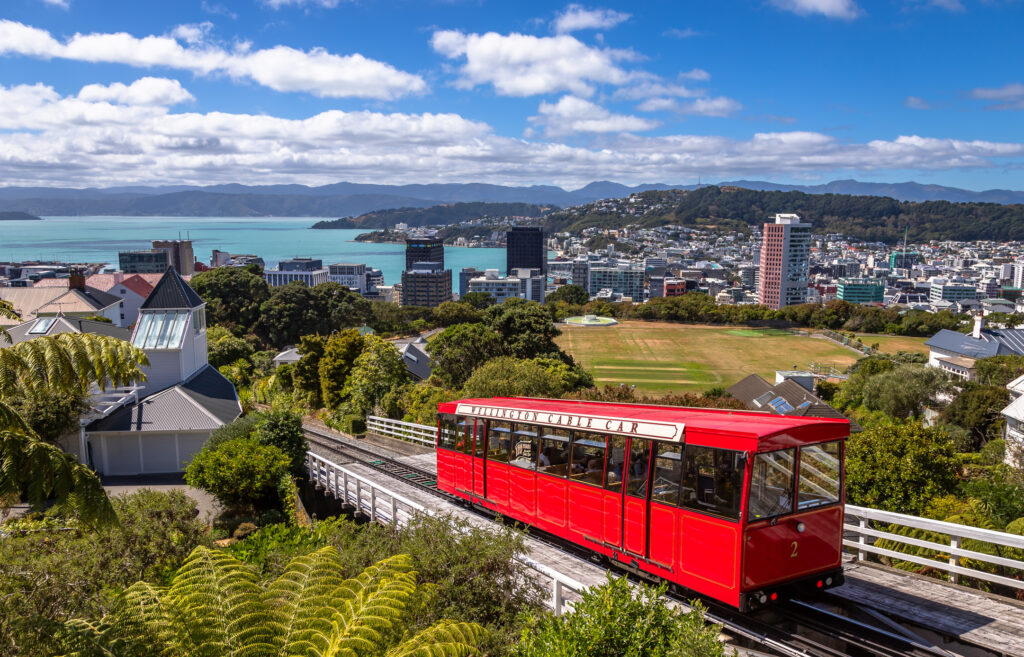 Mit dem Cable Car in Wellington geht es hoch hinaus - Bildnachweis: Paulo Costa Stock-Datei-ID: 2160626941 – Lizenz vom: 04.07.2025