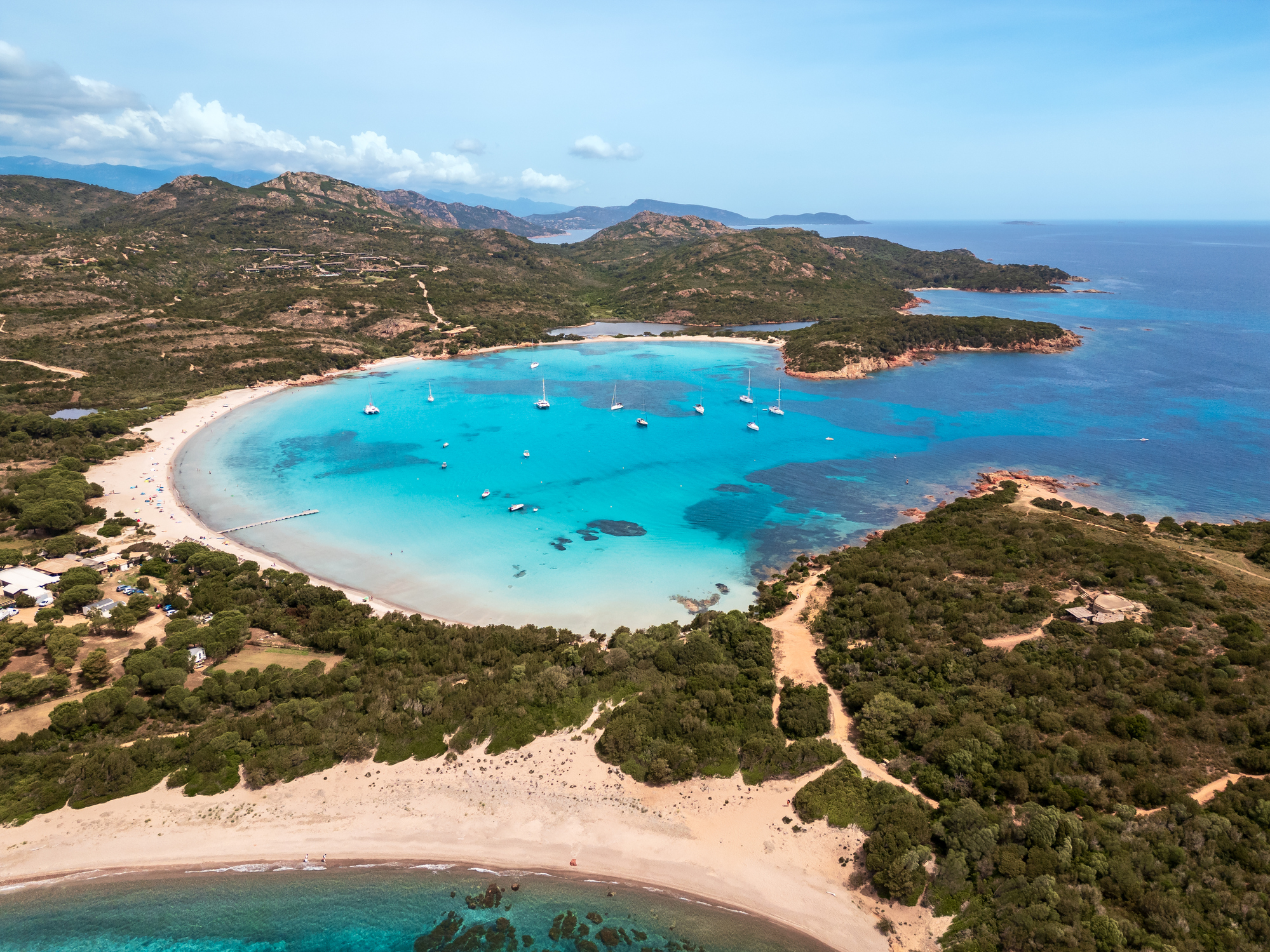 Die Plage de Rondinara Bucht auf Korsika - Bildnachweis: joningall Stock-Datei-ID: 2164048816 – Lizenz vom: 01.07.2025