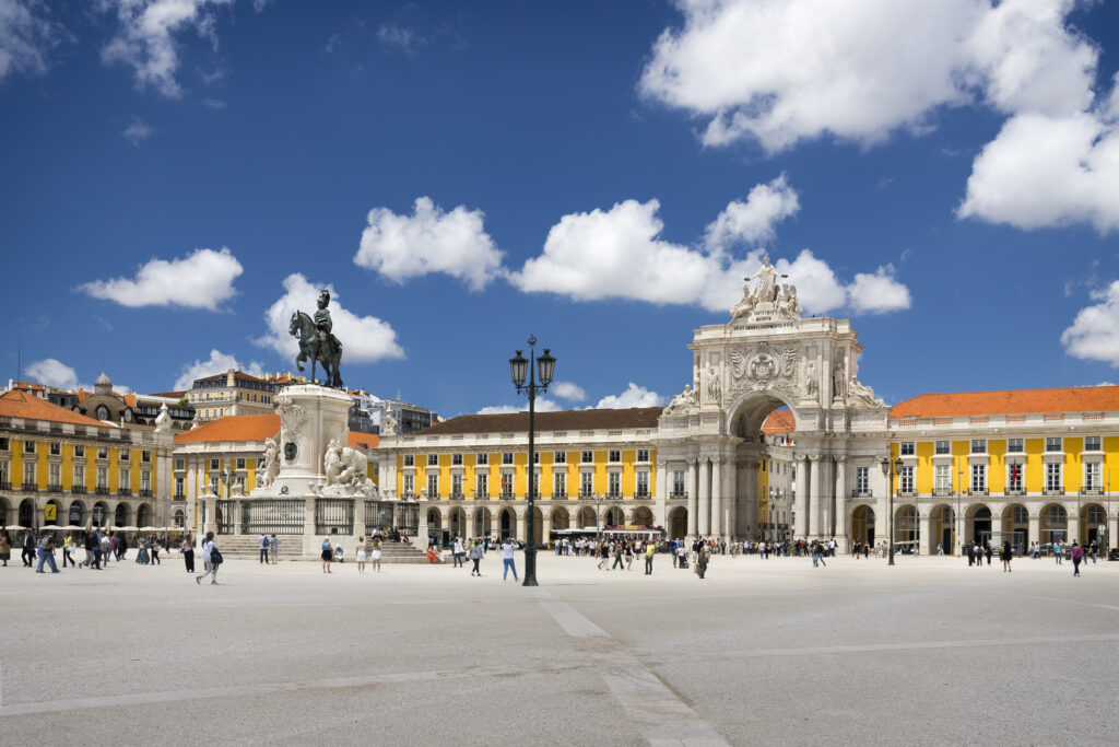 Der Praça do Comércio in Lissabon - Bildnachweis: ewg3D Stock-Datei-ID: 2168148895 – Lizenz vom: 05.07.2025
