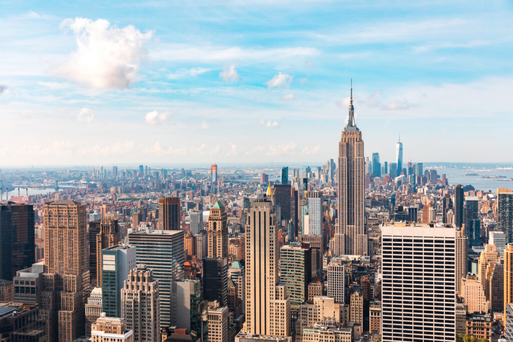 Blick auf die Skyline von New York City und das Empire State Building - Bildnachweis: william87 Stock-Datei-ID: 2173998291 – Lizenz vom: 09.07.2025