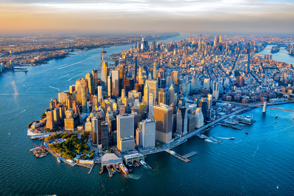 Luftbild von New York City - Bildnachweis: Art Wager Stock-Datei-ID: 2178020702 – Lizenz vom: 09.07.2025