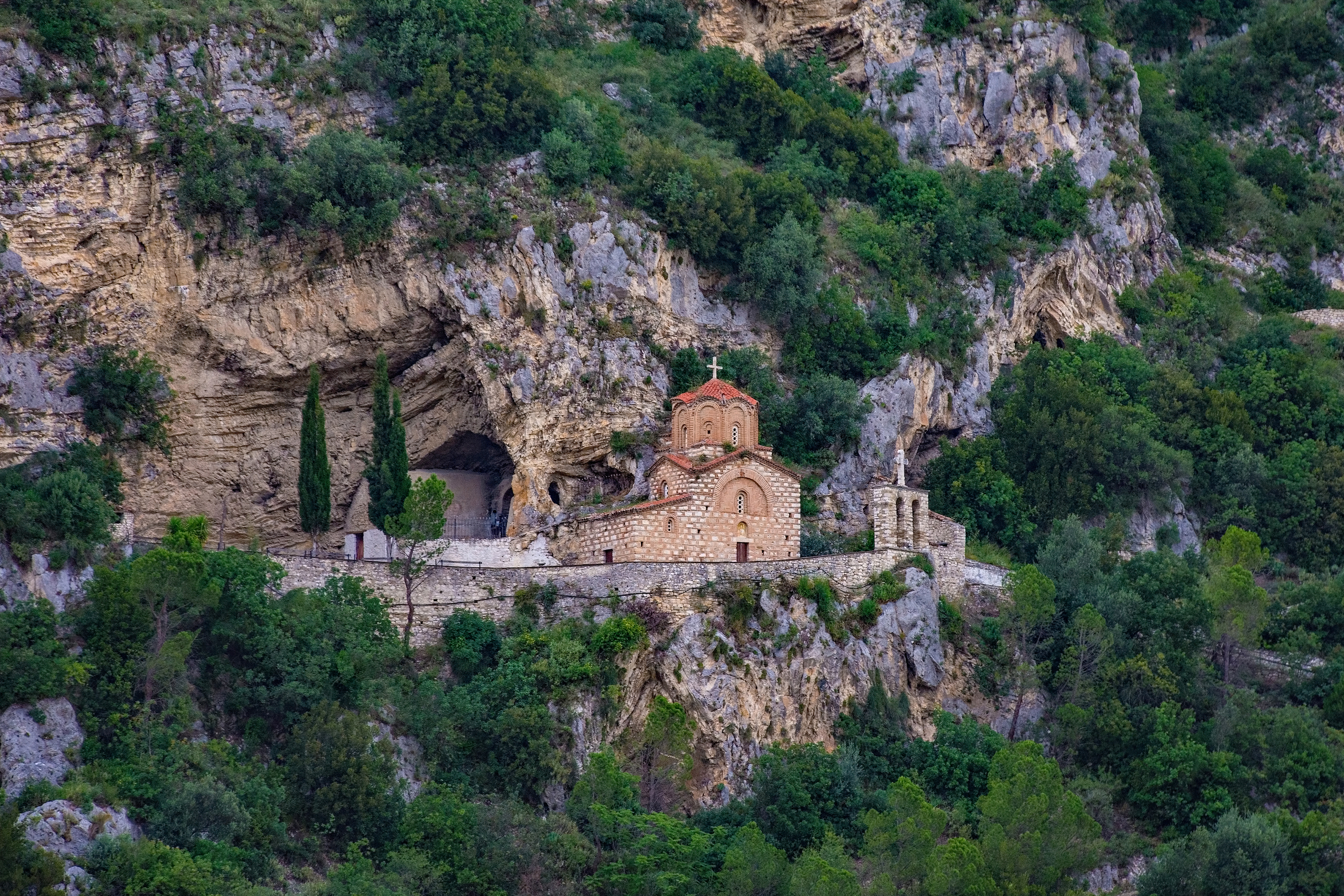 Die Sant Michael's Church in Berat, Albanien - Bildnachweis: Dragoncello Stock-Datei-ID: 2179527531 – Lizenz vom: 04.07.2025