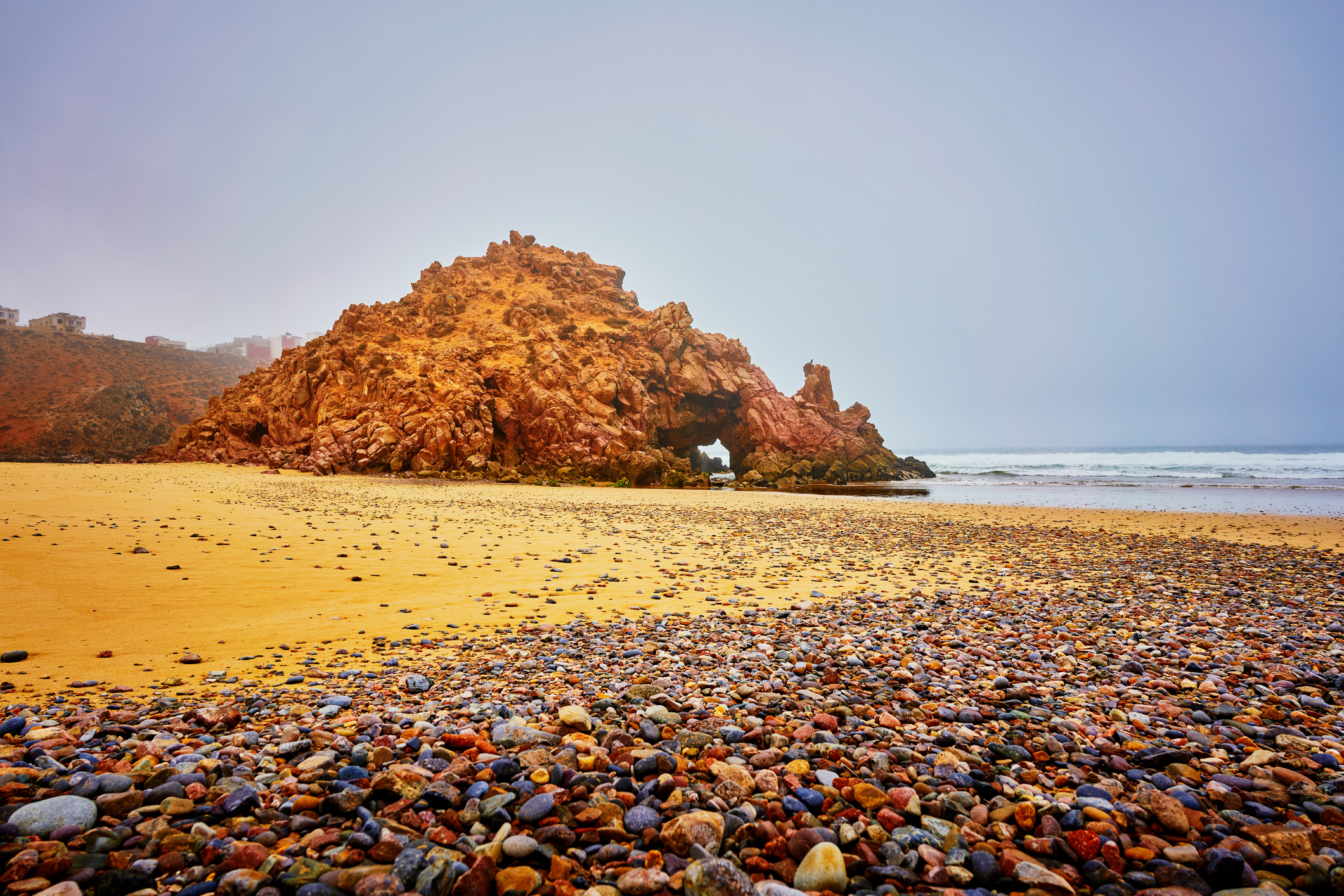 Der Mirleft Strand zum Teil Sand und Stein - Bildnachweis: Oufkir nazha Stock-Datei-ID: 2181307040 – Lizenz vom: 03.07.2025